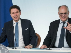 Foto Roberto Monaldo / LaPresse
30-09-2019 Roma
Politica
Palazzo Chigi - Consiglio dei Ministri
Nella foto Giuseppe Conte, Roberto Gualtieri
Photo Roberto Monaldo / LaPresse
30-09-2019 Rome (Italy)
Chigi palace - Council of Ministers
In the pic Giuseppe Conte, Roberto Gualtieri